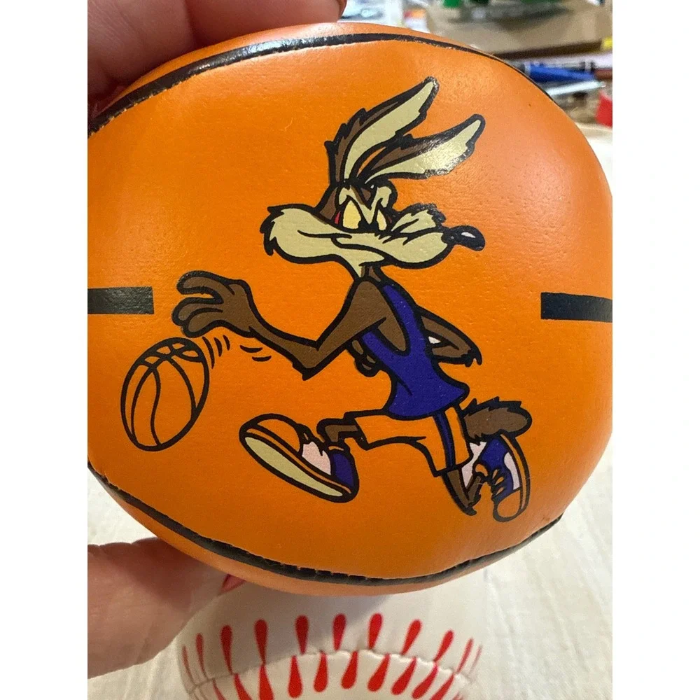 Vintage 1994 Looney Tunes Six Flags Bugs Bunny Baseball Wile E Coyote Basketball